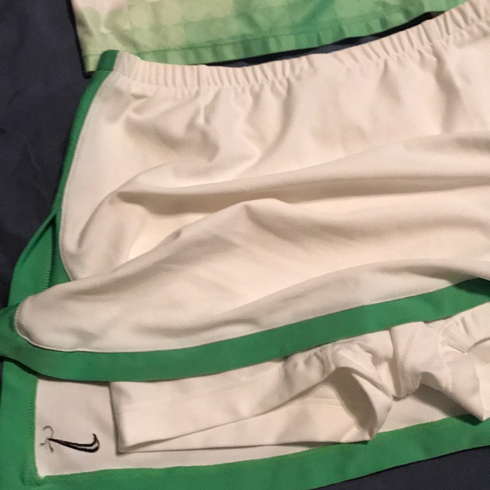 Nike - Picture 3 of 4